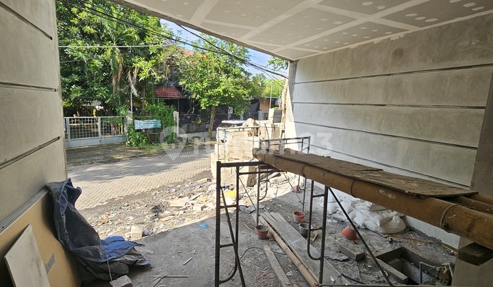 BARU GRESS HARGA 1 MILYAR-AN!! Rumah Klasik Minimalis 2 Lantai - Saronojiwo, Surabaya 2