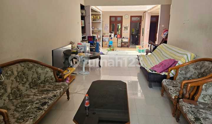 Rungkut Asri House East Surabaya 2 Floors 8 Bedrooms Certificate of Ownership Near UPN Campus Suitable for Boarding House 2