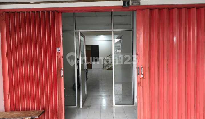 For Rent: 3-Story Wiyung Main Road Shop House in Surabaya, Facing the Main Road, Suitable for Office, Rural Bank, Leasing, Beauty Clinic, etc. 1