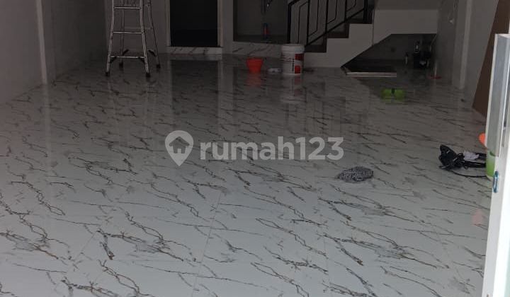 New Renovation - Ready to Earn Immediately! Rent a 2-Story Shop House in Tropodo, Waru - Sidoarjo 2
