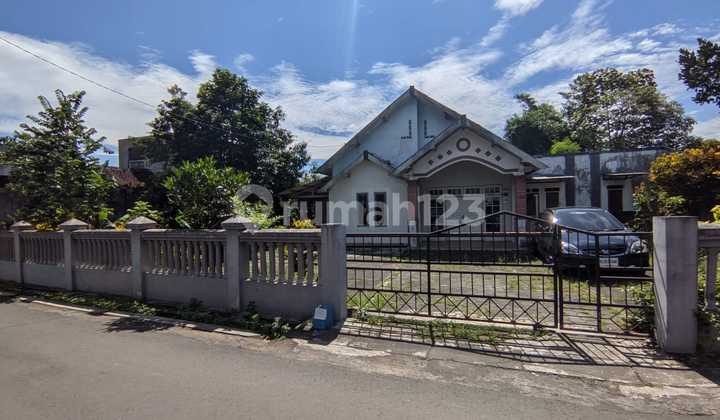 LUSH GREEN ENVIRONMENT Ready to Occupy Sekarpuro Pakis House, Malang Regency 1653m2 Freehold Title 5 Minutes from Pakis Toll Access 2