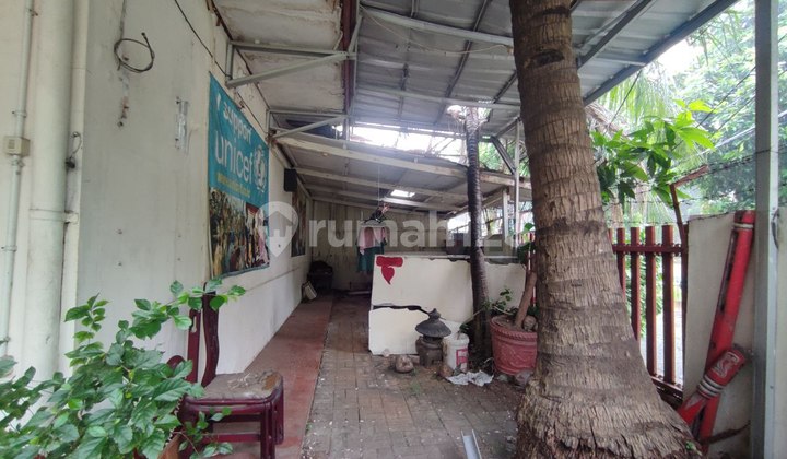 Strategic Hook House on Jl Sampit Kebayoran Baru for Sale 11.9 B Negotiable