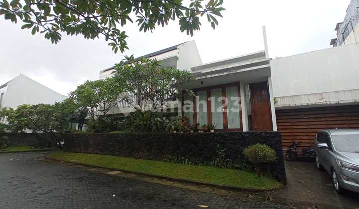 Jual Rumah Asri Dengan Kolam Renang Di Cluster Exclusive Kemang