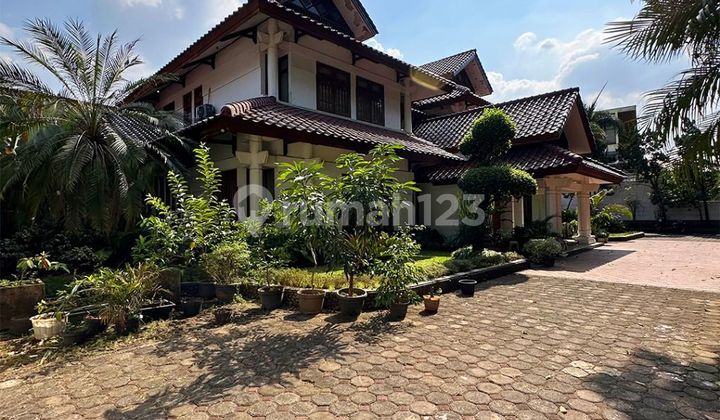 Rumah Cantik di Pondok Indah Jakarta Selatan 2 Lantai SHM Bagus