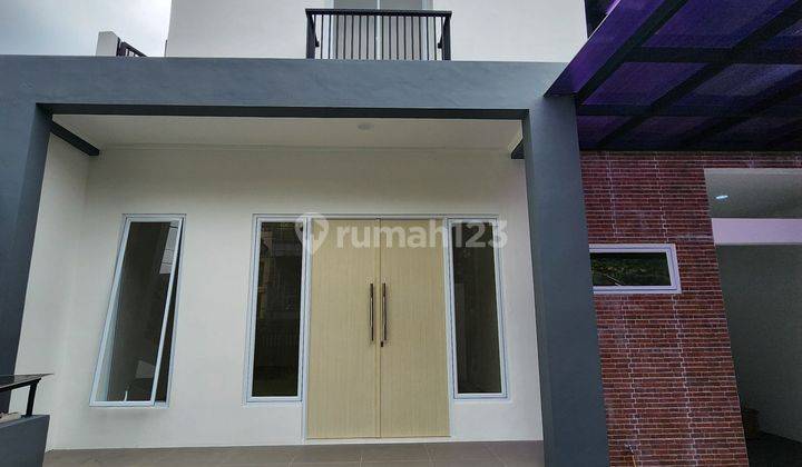 Rumah Modern Desain di Gedung Hijau Pondok Indah Jakarta Selatan 2 Lantai SHM Bagus 1