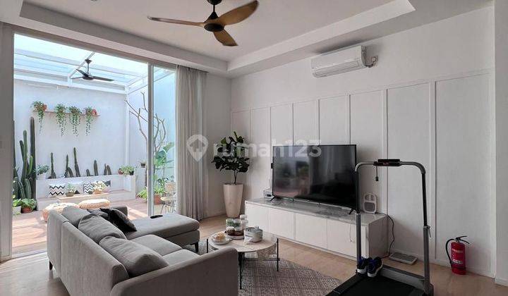 Rumah Cantik Modern Full Furnish di River Valley Residence 2 Lantai SHM Bagus 1