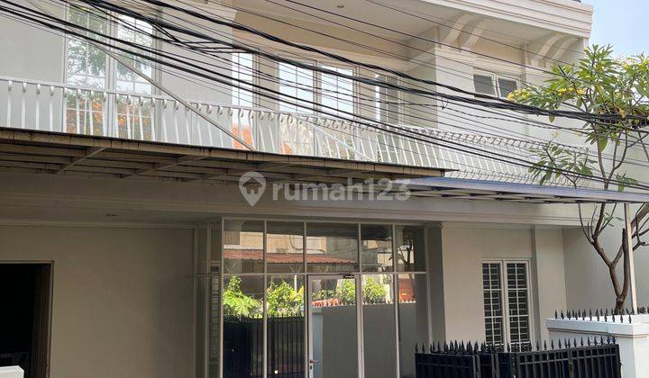 Rumah Modern Classic di Cipete Jakarta Selatan 2 Lantai SHM Bagus 2