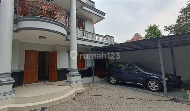 Rumah Mewah Desain  Klasik di Kramat Pela Kebayoran Baru Jakarta Selatan 3 Lantai Bagus 2