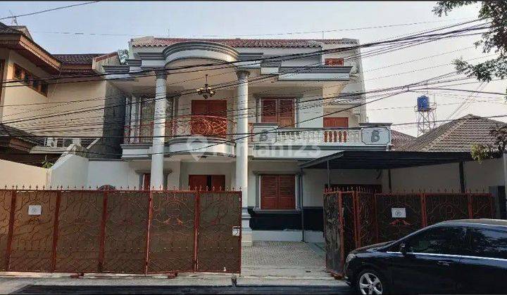 Rumah Mewah Desain  Klasik di Kramat Pela Kebayoran Baru Jakarta Selatan 3 Lantai Bagus 1