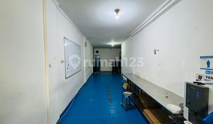 3-Storey Shophouse Linked by the Roadside Near Fatmawati Hospital, Price Reduced 3-Storey Shophouse Linked by the Roadside Near Fatmawati Hospital, Price Reduced