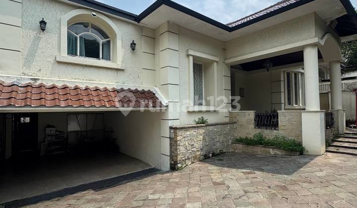 Luxury House with Swimming Pool in Villa Cinere Mas, Land Area 725 M² Best Deal