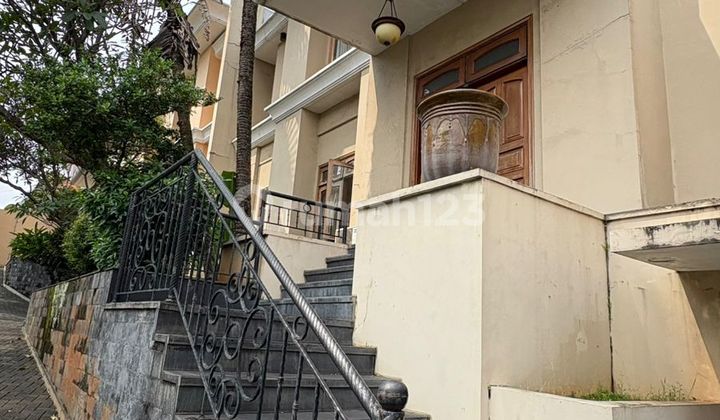 Luxury 3-Story House with Swimming Pool in Puri Cinere 2