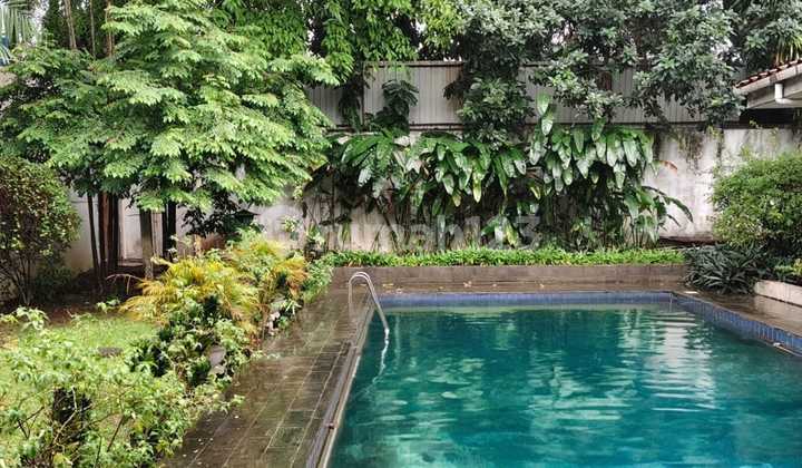 Corner House 1,644M² Land Area Kartanegara-Sriwijaya Kebayoran 2