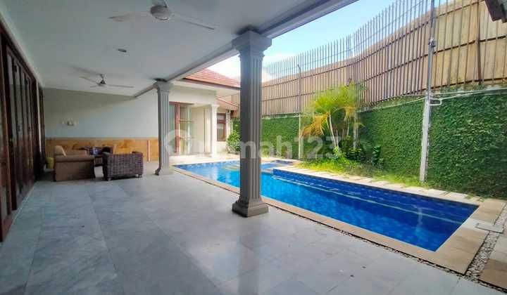 Rumah Mewah Cluster Elite Cipete Dengan Kolam Renang Dan Taman Luas