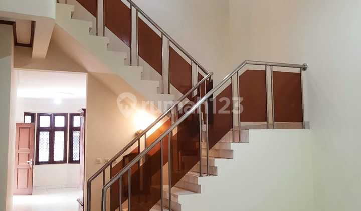 Rumah Lama Layak Huni Dekat Pim Pondok Indah Jakarta Selatan 2