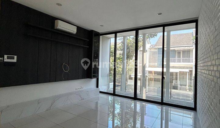 Rumah Modern Eksklusif Dekat Pondok Indah, Lokasi Strategis & Modern! 1