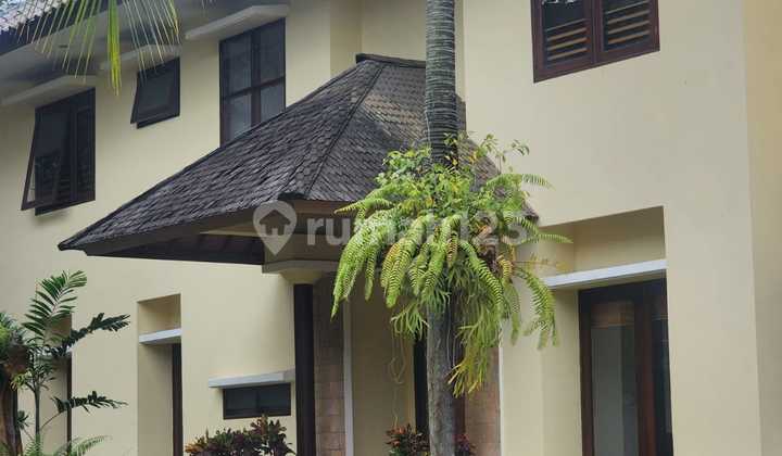 Townhouse Mewah Disewakan Pejaten Barat Jakarta Selatan, Pool & Garasi