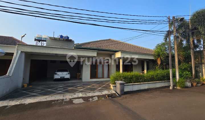 Rumah 1 Lantai Mewah Cipete dengan Taman Luas dan Layout Lega