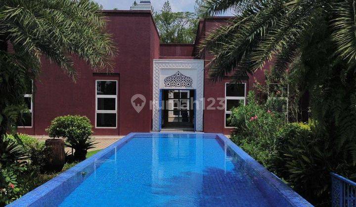 Rumah Mewah Modern Middle Eastern Desain Luas 2226 M2 S.pool Bagus 1