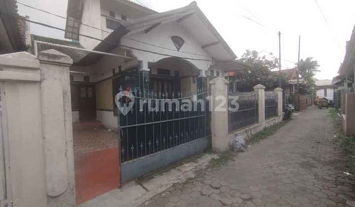 Rumah Sangat Dekat ke Jalan Utama di Sukamenak Raya