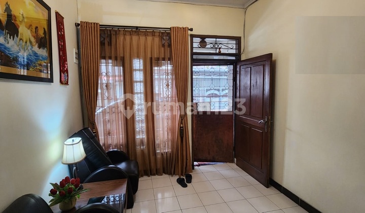 Rumah Kondisi Terawat dan Lokasi Strategis di Taman Kopo Indah 2