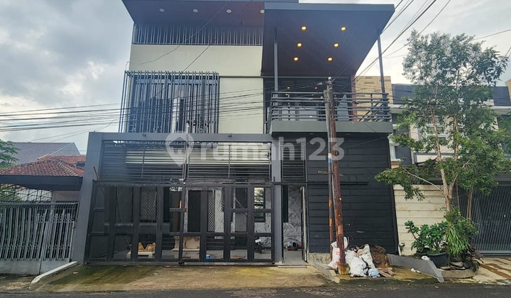 Rumah Super Mewah, Minimalis dan Pencahayaan Bagus di Sumber Sari