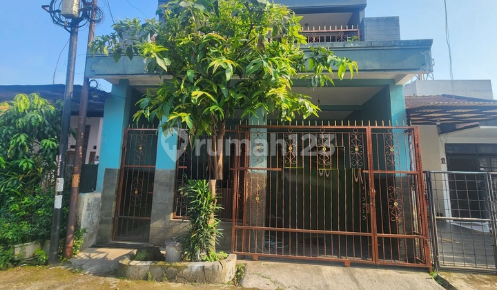 Ready-to-Occupy House in a Strategic Location at Taman Kopo Indah 2 Ready-to-Occupy House in a Strategic Location at Taman Kopo Indah 2