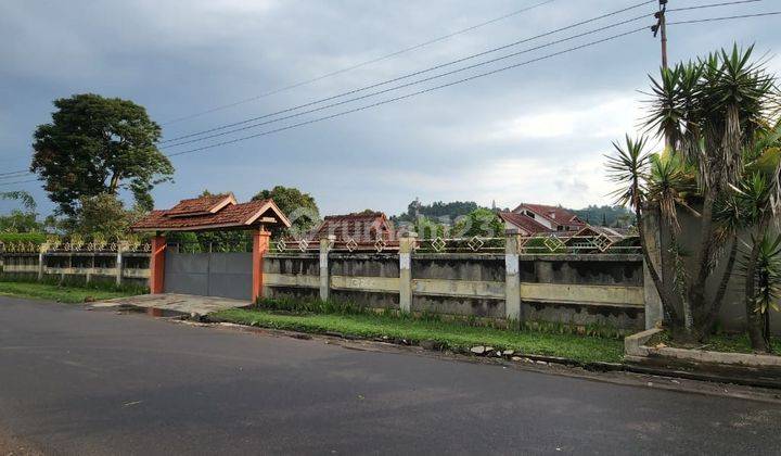 Rumah Luas Banget Cocok Untuk Kumpul Keluarga di Lembang 1