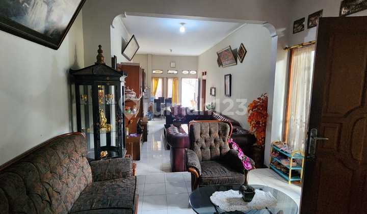 Spacious House in a Densely Populated Area of Margahayu Permai 2