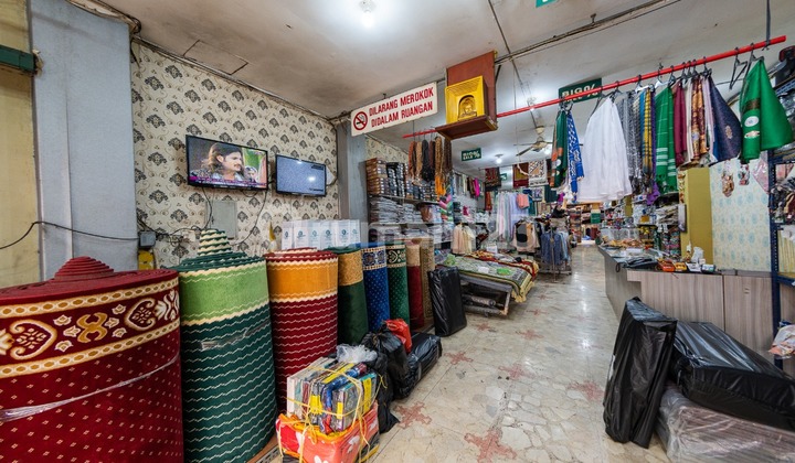3-Story Shop House in a Busy Area of Pasar Baru, Bandung 2
