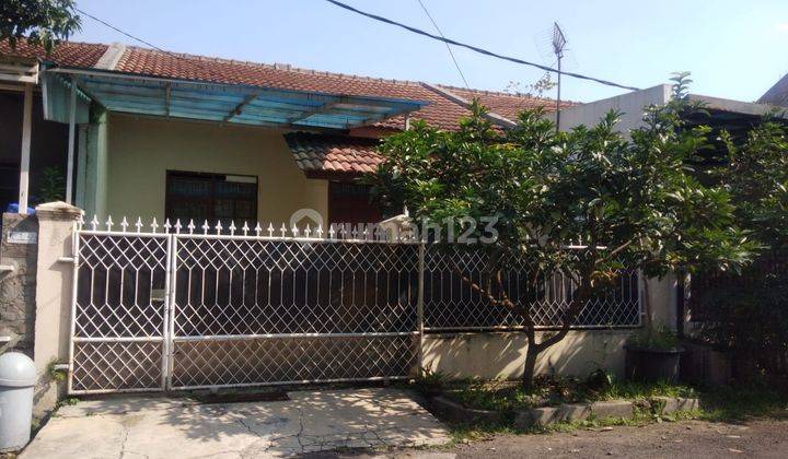 Rumah Dekat Ke Pasar Segar di Taman Kopo Indah 2 1