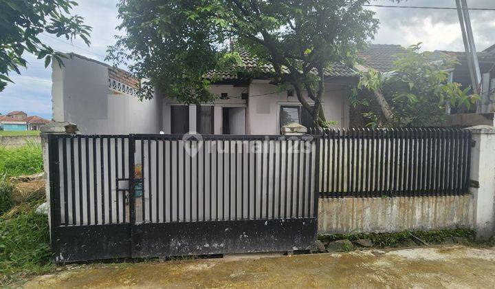 Rumah Nyaman Pemandangan Sekitar Asri di Taman Rahayu 4 1