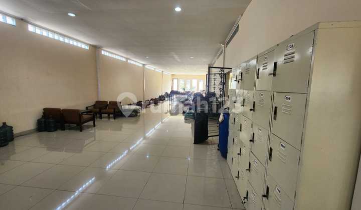 The Shop House is Located in the Textile Fabric Center, a Sturdy Building in Cigondewah The Shop House is Located in the Textile Fabric Center, a Sturdy Building in Cigondewah