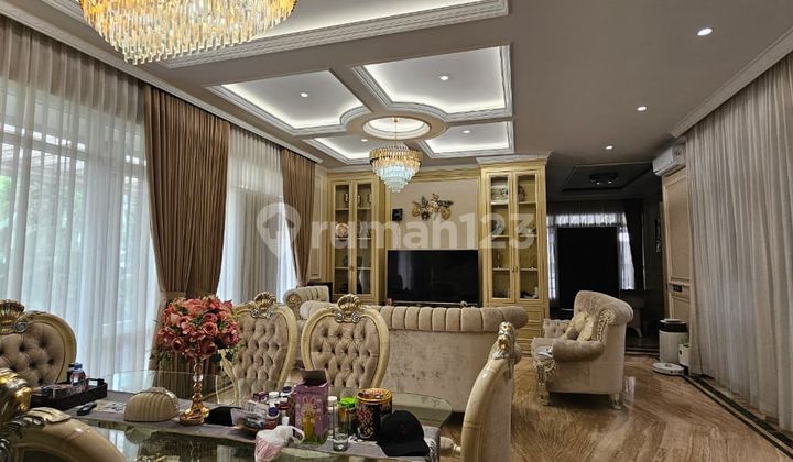 Rumah Super Mewah, Ada Kolam Renang di Taman Kopo Indah