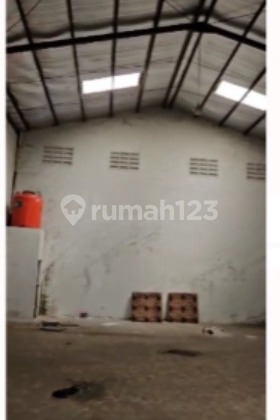 Industrial and Warehouse Area Shophouse in Sapan