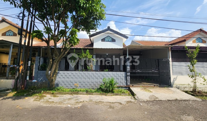 Rumah Baru Minimalis, One Gate System di Taman Kopo Indah 3