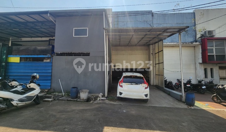 Container Access Warehouse Located in the Kutawaringin Warehouse Area. Container Access Warehouse Located in the Kutawaringin Warehouse Area.