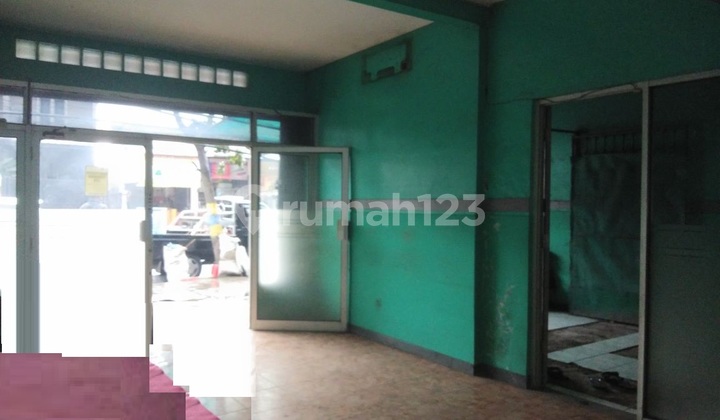 Main Road Shop House in a Busy Area of Cingcin, Soreang