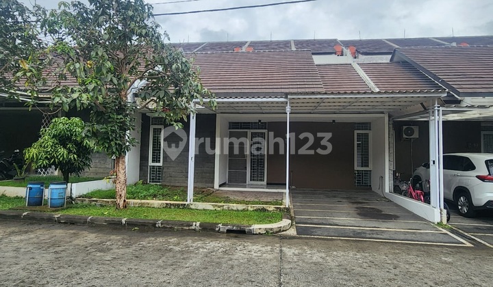 Minimalist House One Gate System in Taman Kopo Indah 5