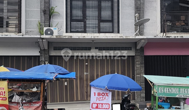 2-Story Shop House in a Busy Area at Taman Kopo Katapang 1