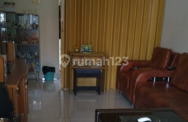 Rumah One Gate Sytem Bangunan Terawat di Taman Kopo Indah 2