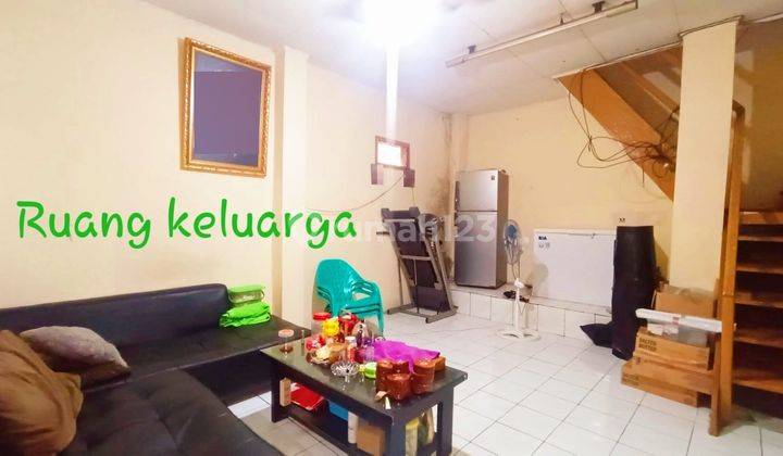 Rumah Akses Jalan Muat 3 Mobil di Taman Kopo Indah 2 1