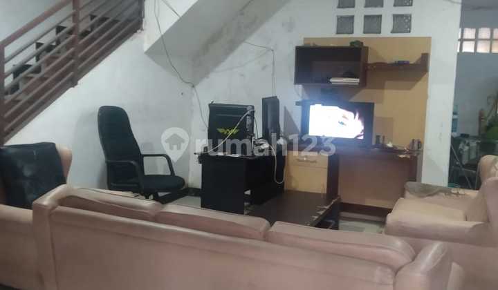 Rumah Lokasi Strategis Kondisi Terawat di Taman Kopo Indah 1