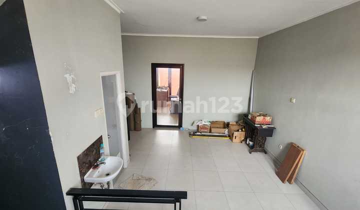 Strategic Location Shop House, Suitable for Business or Office in Taman Kopo Katapang. Strategic Location Shop House, Suitable for Business or Office in Taman Kopo Katapang.