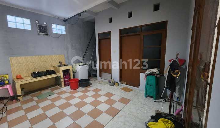 Comfortable House Location Near Hospital and Toll Road in Taman Kopo Indah 3 2