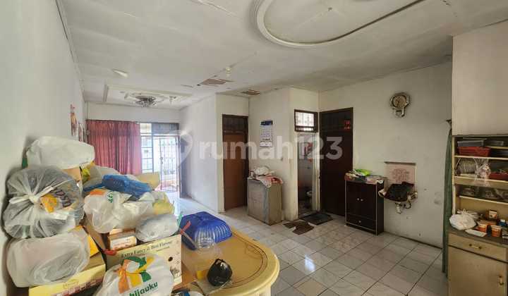 Rumah Dekat ke Jalan Raya di Kopo Permai 2