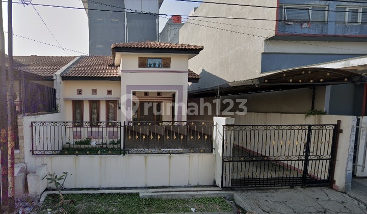 Ready-to-Occupy Home with One Gate System in Taman Kopo Indah 3 Ready-to-Occupy Home with One Gate System in Taman Kopo Indah 3