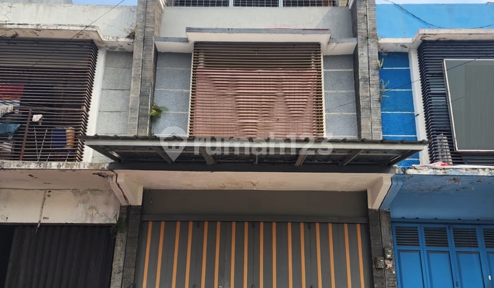 Strategic Location Shop House, Suitable for Business or Office in Taman Kopo Katapang. Strategic Location Shop House, Suitable for Business or Office in Taman Kopo Katapang.