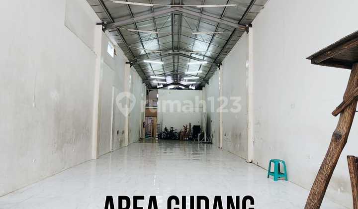 Gudang Bersih Granit dan Jalan Lebar di Kutawaringin