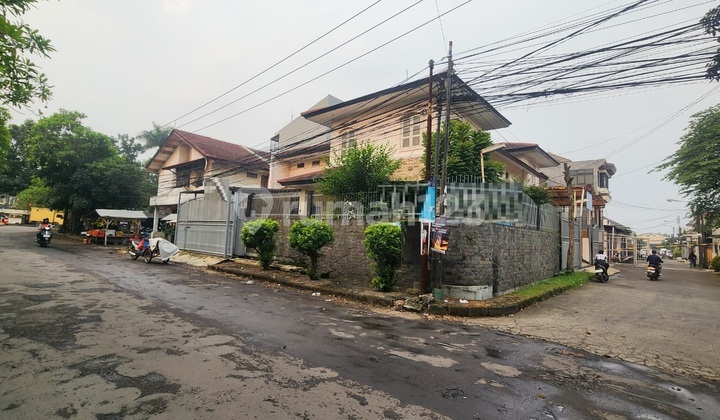 Rumah Mewah Lokasi Mainroad Bisa Untuk Usaha di Taman Holis Indah 1
